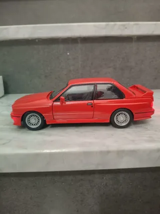 BMW E30 M3 Rossa