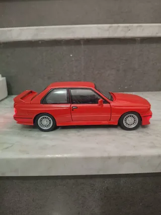 BMW E30 M3 Rossa