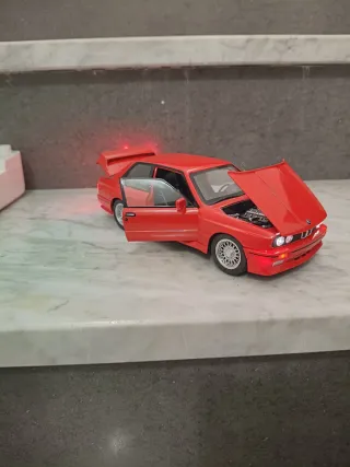 BMW E30 M3 Rossa