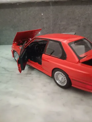 BMW E30 M3 Rossa