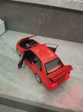 BMW E30 M3 Rossa