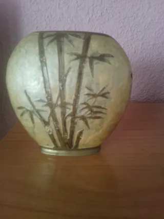 Jarrón decorativo bambú es antiguo