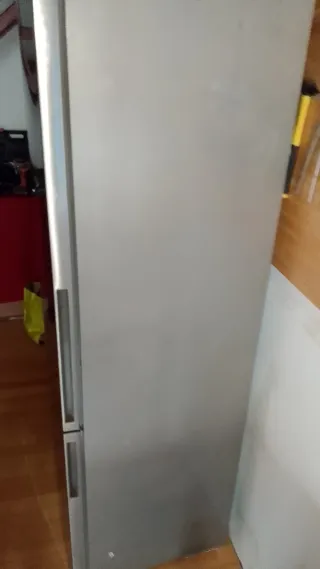 Nevera Acero Inoxidable marca SIEMENS