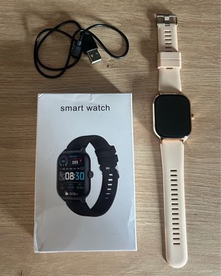 Smartwatch deportivo beige con cargador