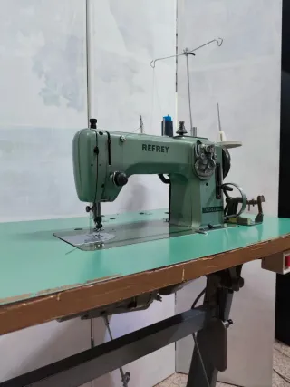 Máquina de coser industrial REFREY