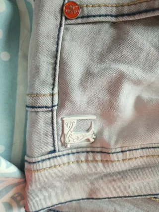 Pantalón vaquero gris claro