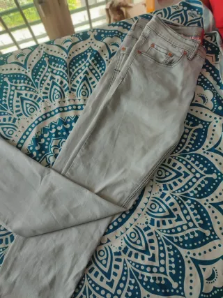 Pantalón vaquero gris claro