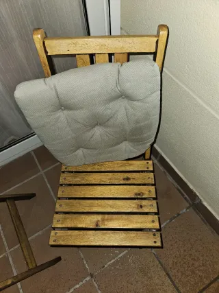 Mesa y 2 Sillas Plegables Madera