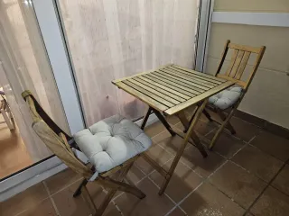 Mesa y 2 Sillas Plegables Madera