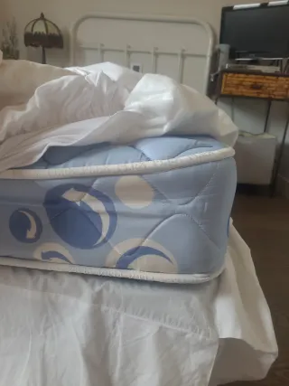 Cama completa: colchón, somier y cabecero