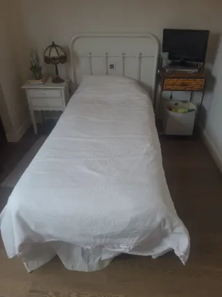 Cama completa: colchón, somier y cabecero