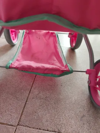 Carrito de muñecas bebé con mariposa
