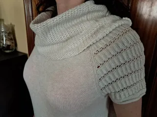 Jersey manga corta cuello alto beige