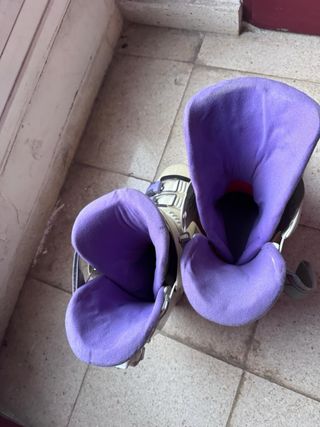 Botas de esquí retro blancas y moradas
