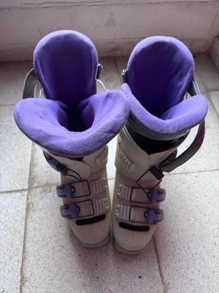 Botas de esquí retro blancas y moradas