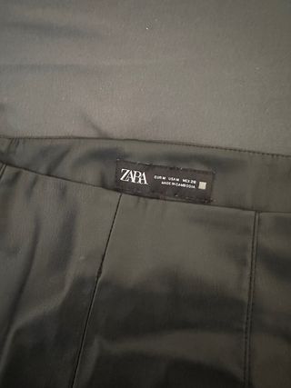 Shorts de cuero negro Zara