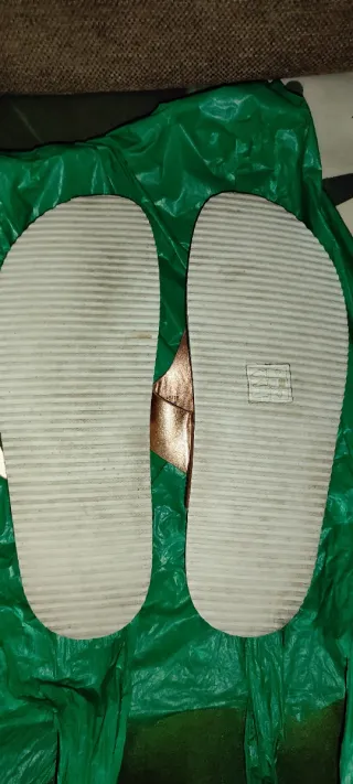 Sandalias 39 doradas Primark