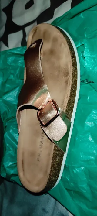 Sandalias 39 doradas Primark