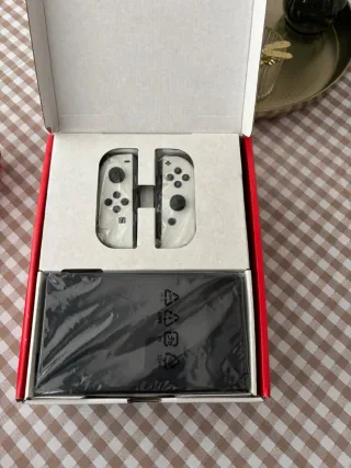Nintendo Switch + Juegos y Accesorios
