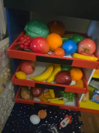 Piccolo mercato dei giocattoli per bambini