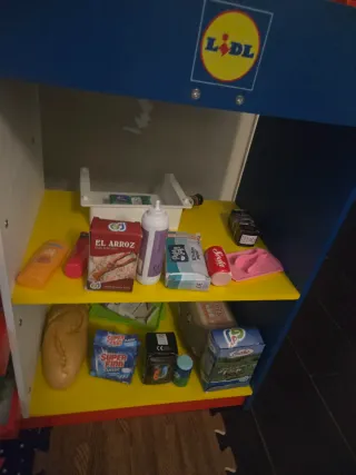 Piccolo mercato dei giocattoli per bambini