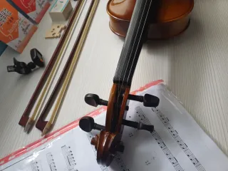 Violín de iniciación OQAN OV100 con accesorios