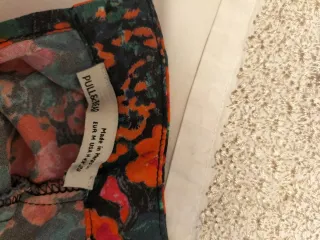 4 tops, 3 camisetas tirantes  2 traparentes flores