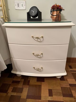 Dormitorio completo dorado y blanco,colchon nuevo