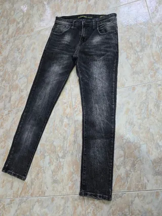 Pantalones vaqueros hombre negros desgastados