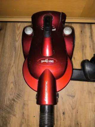 Aspiradora Dirt Devil Centronic Roja