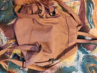 Mala rosa com fecho e alça