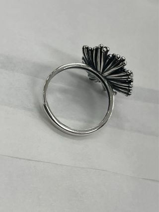 Anello con perla centrale