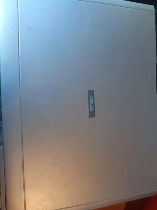 Portátil ASUS 15.4 Windows XP GeForce Go 7300