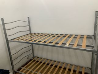 Litera metálica con somieres de madera