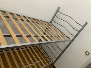 Litera metálica con somieres de madera