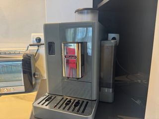 Cafetera DeLonghi Rivelia Gris