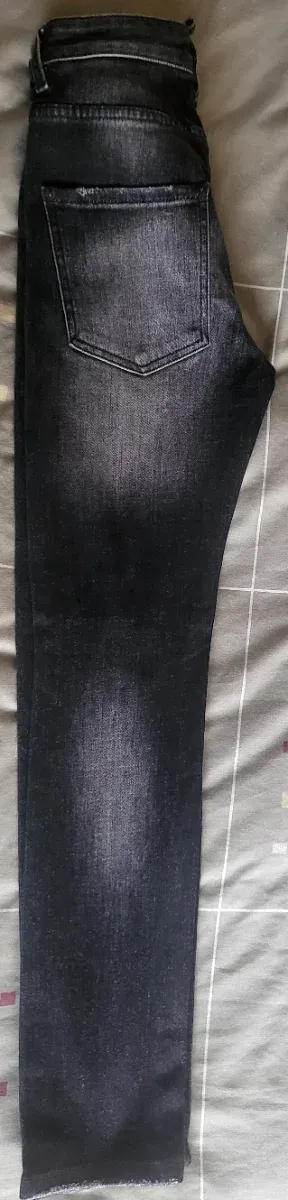 Pantalón vaquero chico negro con verde