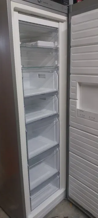 Congelador vertical Balay