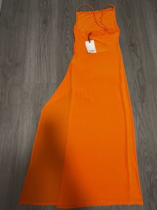 Vestido naranja tirantes drapeado