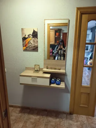 Mueble de entrada madera y blanco