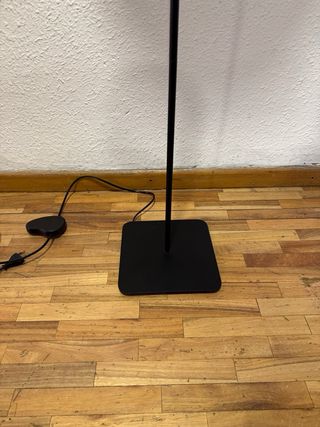 Lámpara de pie negra