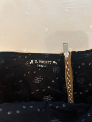 Falda Holly Preppy color amarillo mostaza