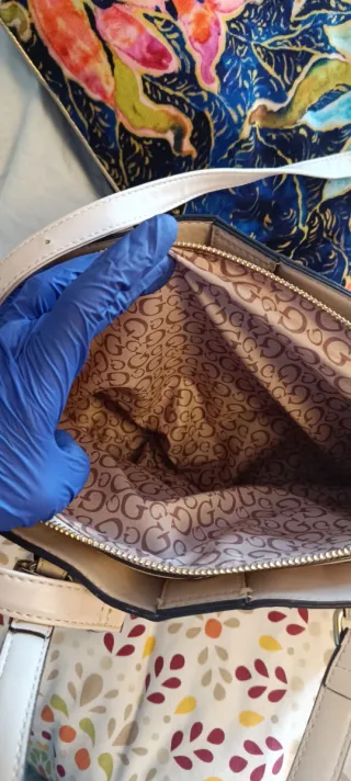 Bolso Guess Beige y Dorado