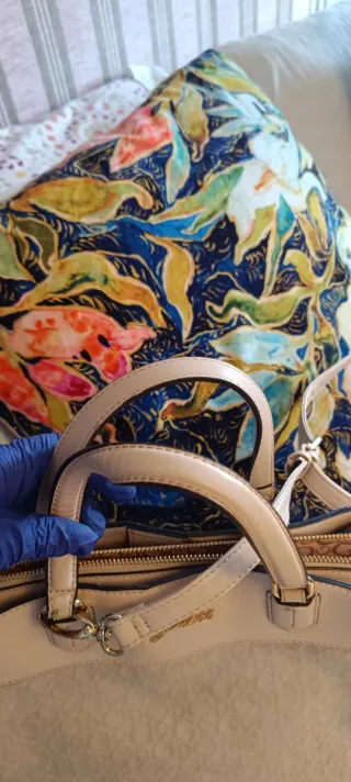 Bolso Guess Beige y Dorado