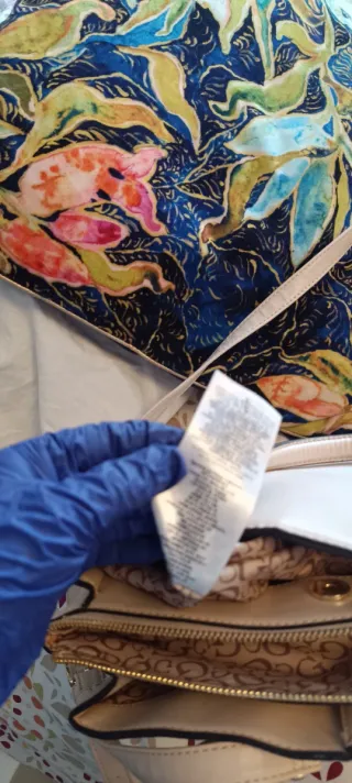 Bolso Guess Beige y Dorado