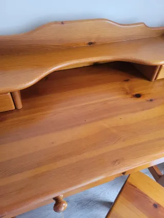 Escritorio y silla de pino macizo