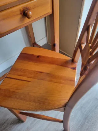 Escritorio y silla de pino macizo