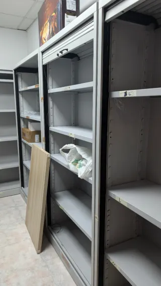 Estantería metálica de oficina gris