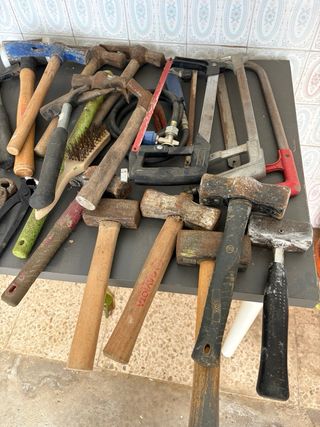 Lote Herramientas Variadas: Martillos, Alicates, L