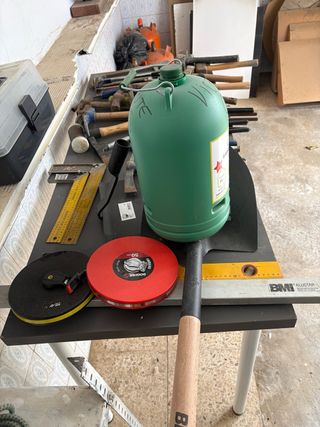 Lote Herramientas Variadas: Martillos, Alicates, L